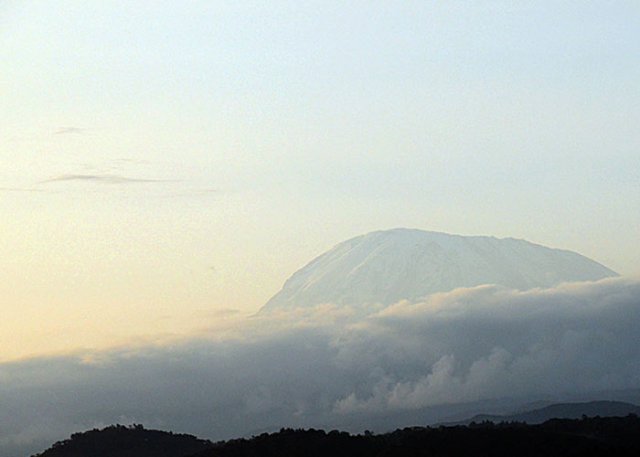 Snow-capped-Kilimanjaro-at-dusk