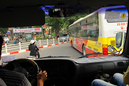 Driving to Ha Long Bay 03.