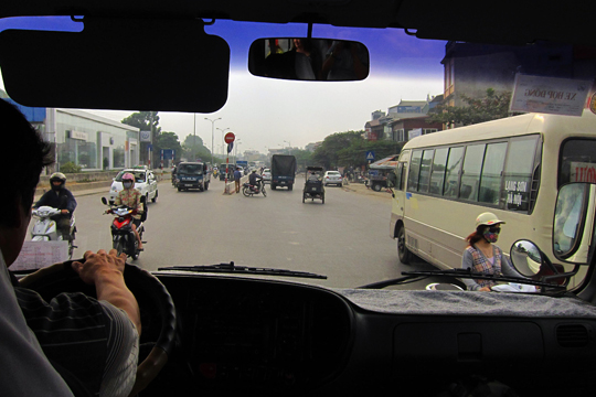 Driving to Ha Long Bay 04.