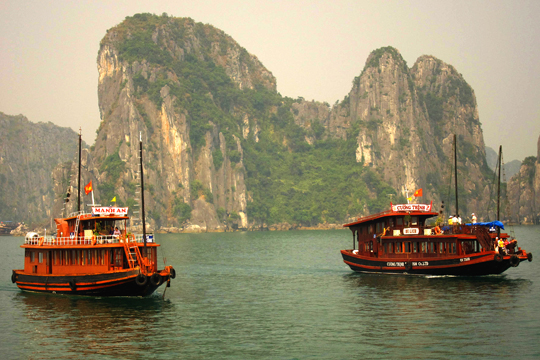 Everyone's heading back to Ha Long City.