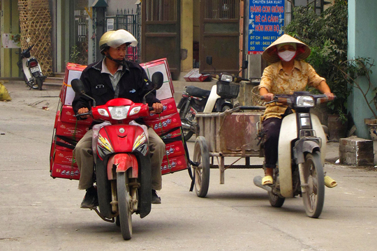 More Bat Trang delivery vehicles.