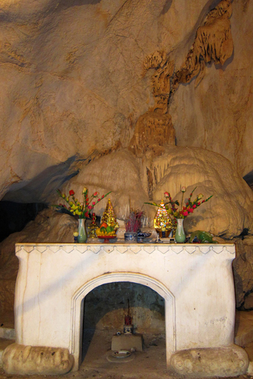 Natural Buddha in Thien Long Cave.