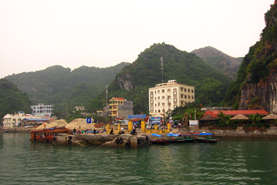 Back to the Cat Ba Town docks.
