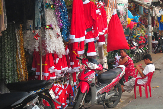 Can Tho Christmas store.