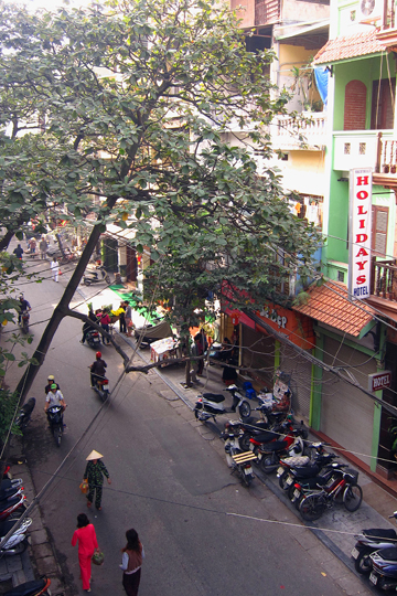 Morning view of Hang Manh Street, Hanoi