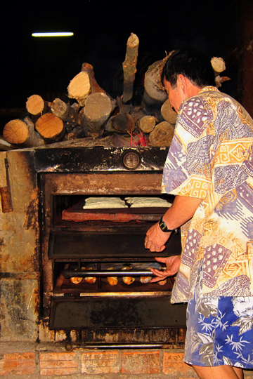 Baguette oven and owner of the bakery, Prao.