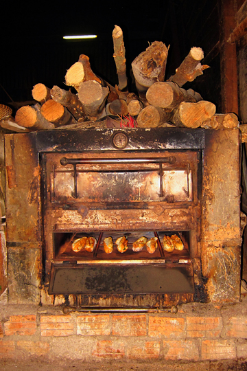 Wood-fired baguette oven, Prao.