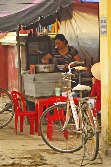 Street restaurant, Hoi An.