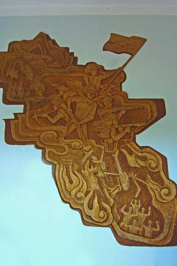 Patriotic wood-carving in the Khe Sahn Museum.