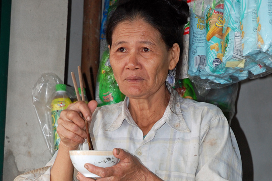 Lady at the roadside café, Central Highlands.