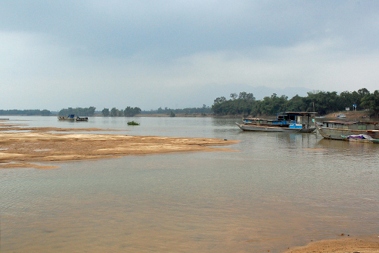 The ferry-crossing route, Central Highlands.