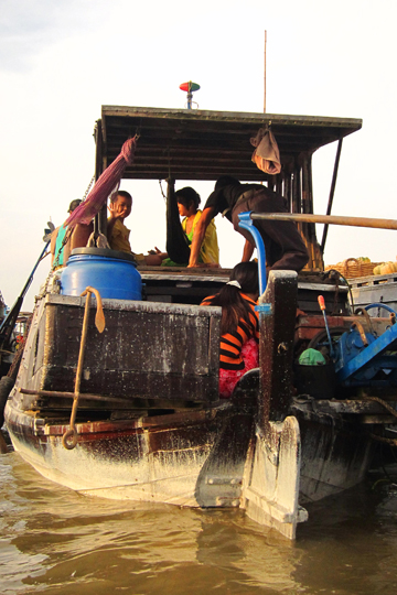 The Cai Rang Floating Market near Can Tho 08.