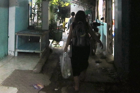 The narrow, dark streets of Cam Tu.