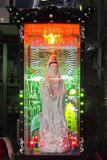 "Disco Quan Yin", Hue.