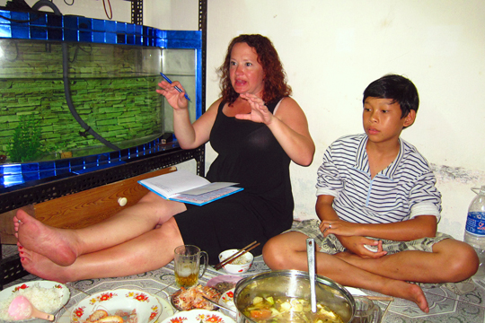 After-dinner discussion, Cam Tu.