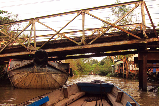 He's gonna have to wait for the next low-tide. Near Can Tho.