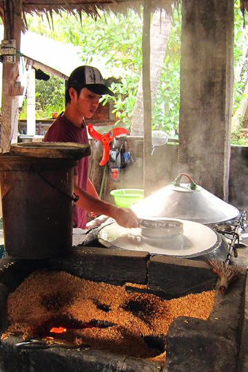 Making rice paper 02, near Can Tho.