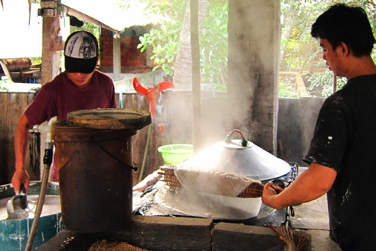 Making rice paper 03, near Can Tho.