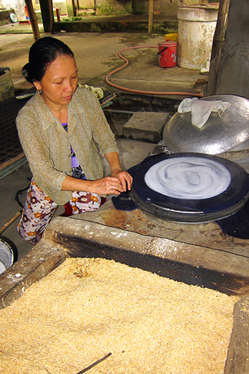 Making rice paper, Quang Nam Prov.