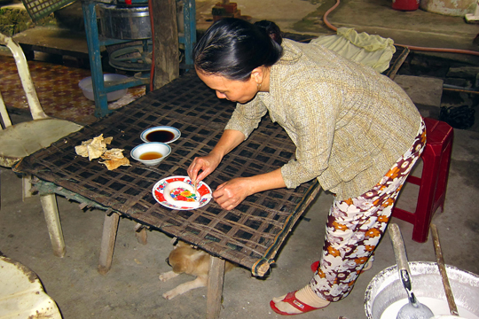 Preparing a rice paper snack, Quang Nam Prov.