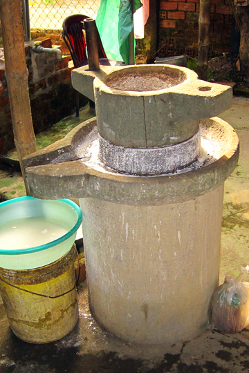 Mill-stone to make rice flour, Quang Nam Prov.