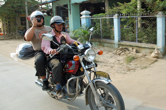 Cruisin' 02, approaching Hoi An.