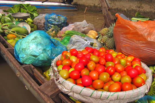 Small local floating market, near Can Tho 02.