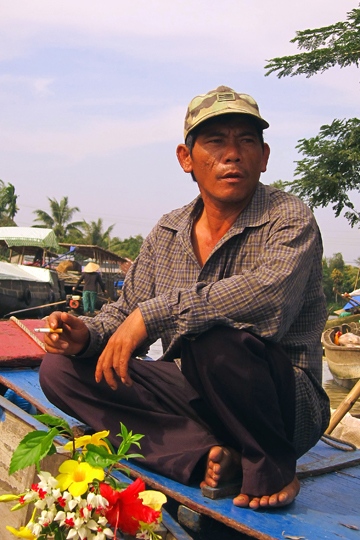 Small local floating market, near Can Tho 04.