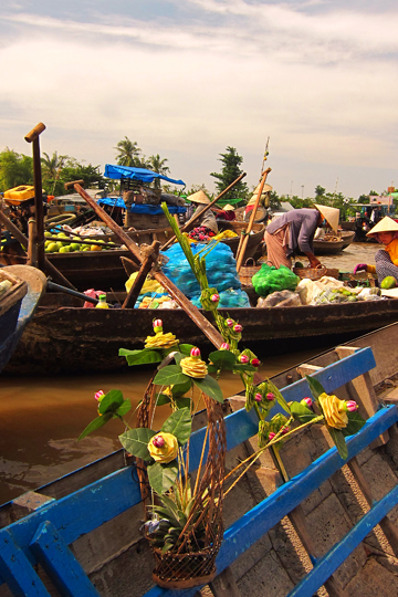 Small local floating market, near Can Tho 06.
