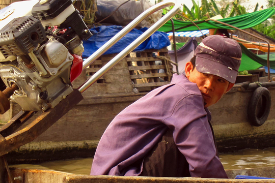 Small local floating market, near Can Tho 07.