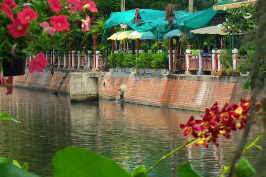 Looking towards the Canal View Restaurant from our hotel.