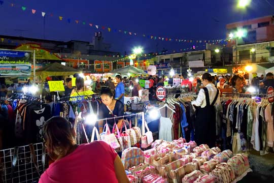 Market fills parking lot in front of hotel.