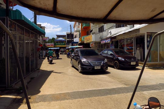 Rush hour in Ban Saladan.