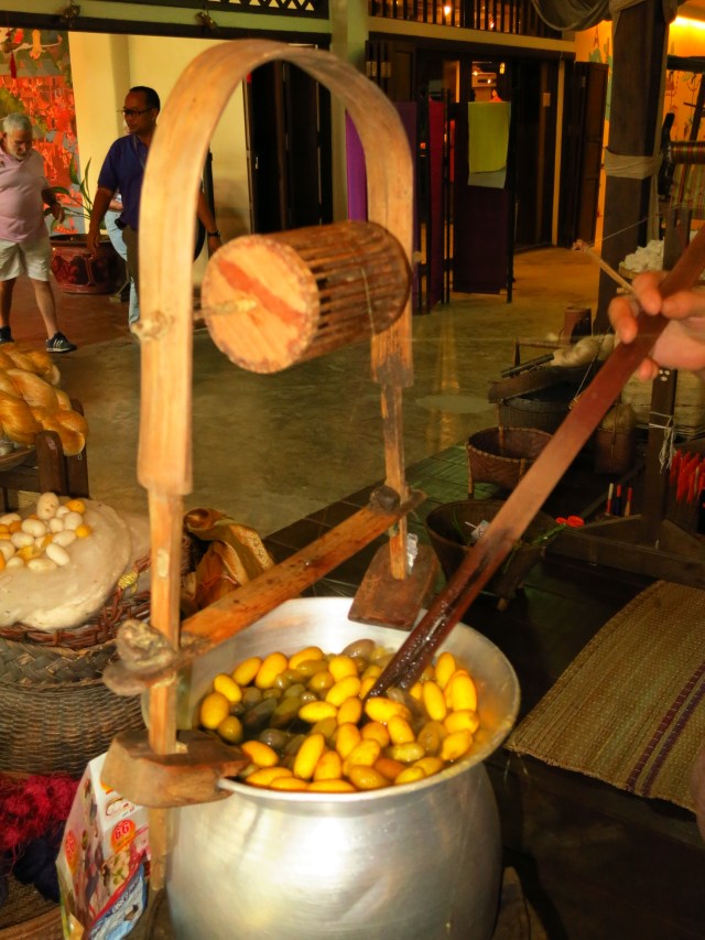 50 cocoons to make a silk thread - Mar 8, 2014