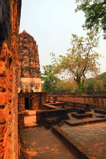 Eastern side of Wat Si Sawai.