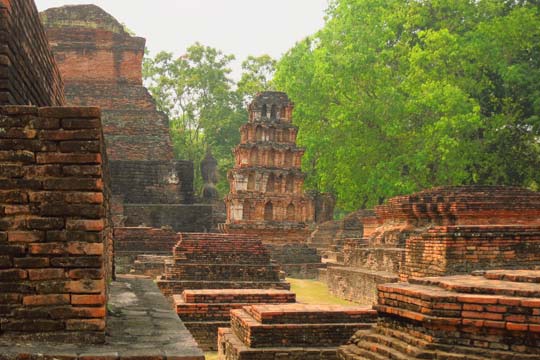 More Wat Mahathat ruins.