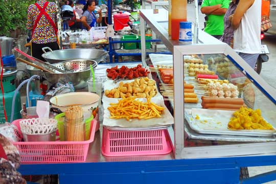 There are street-foods galore in New Sukhothai.
