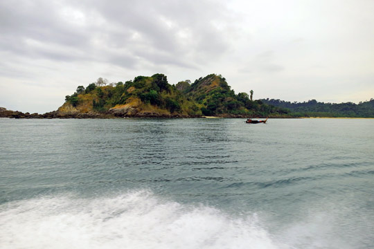 Heading south past the end of Koh Lanta.