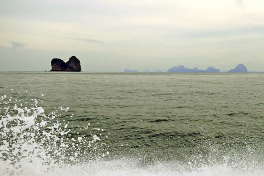 Off to the next stop; Morakot Cave.